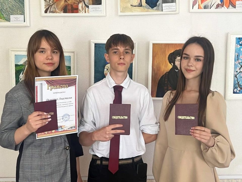 В Краснолучской ДШИ прошло торжественное вручение свидетельств выпускникам В Краснолучской ДШИ прошло торжественное вручение свидетельств выпускникам