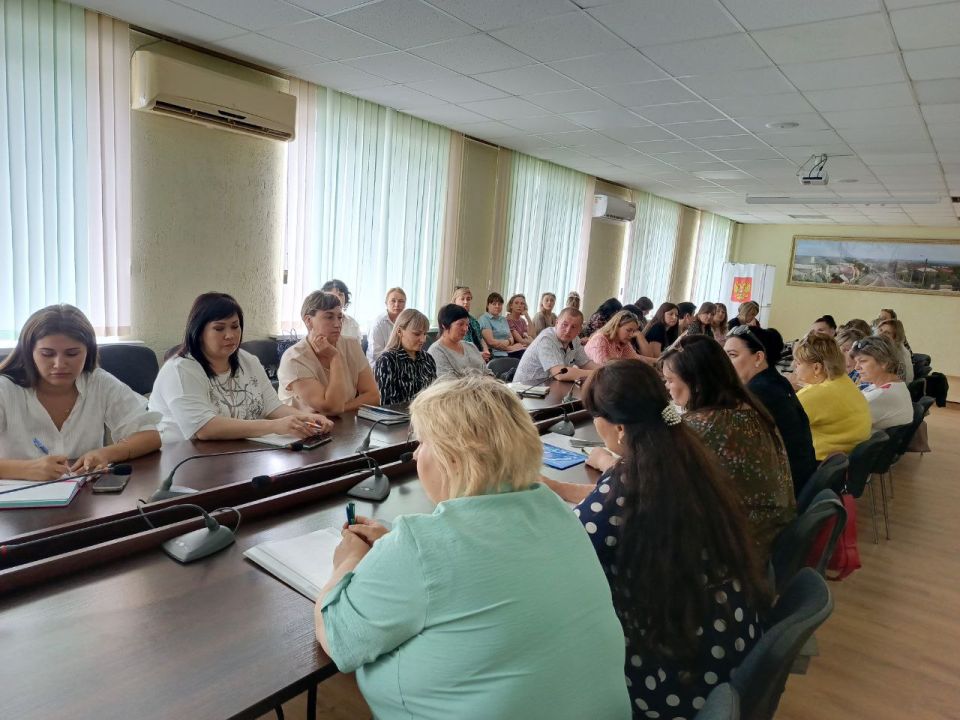 Сегодня, в рамках Всероссийской акции «Безопасность детства», было проведено рабочее совещание с заместителями директоров образовательных учреждений, методистами дошкольных учреждений и методистами учреждений дополнительного... Сегодня, в рамках Всероссийской акции «Безопасность детства», было проведено рабочее совещание с заместителями директоров образовательных учреждений, методистами дошкольных учреждений и методистами учреждений дополнительного...