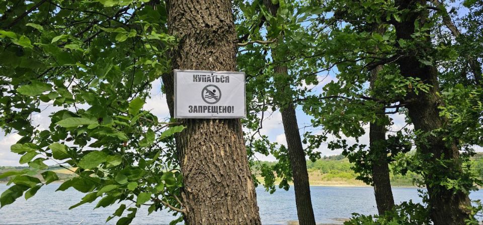Сотрудниками отдела жизнеобеспечения г. Вахрушево в местах нахождения несанкционированных пляжей были обновлены таблички о запрете купания Сотрудниками отдела жизнеобеспечения г. Вахрушево в местах нахождения несанкционированных пляжей были обновлены таблички о запрете купания
