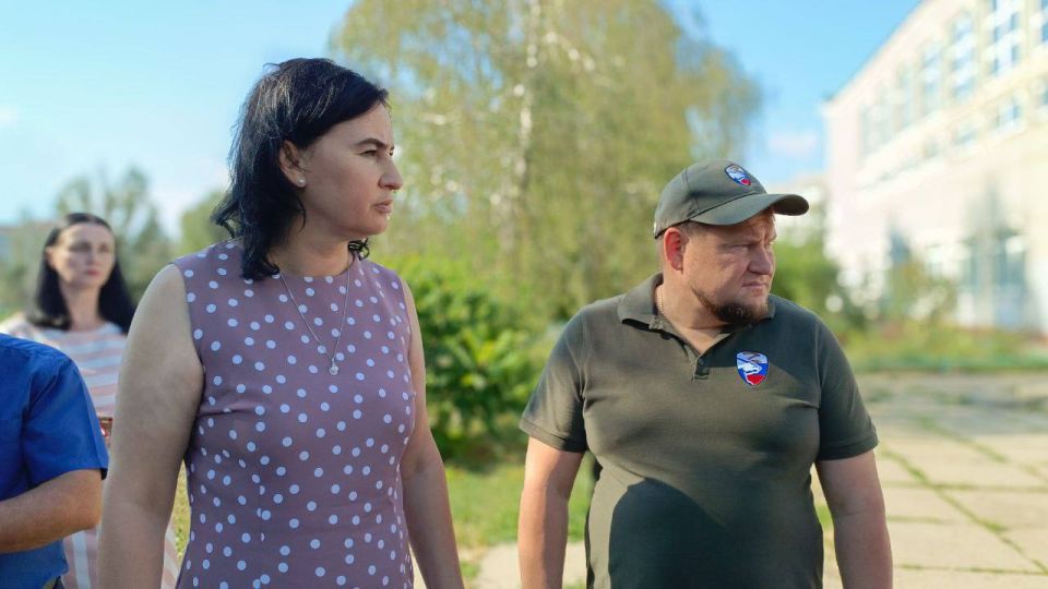 Представители администрации Луганска провели встречу с жителями квартала Героев Сталинграда в рамках проекта «Муниципальный диалог — решаем вместе» Представители администрации Луганска провели встречу с жителями квартала Героев Сталинграда в рамках проекта «Муниципальный диалог — решаем вместе»