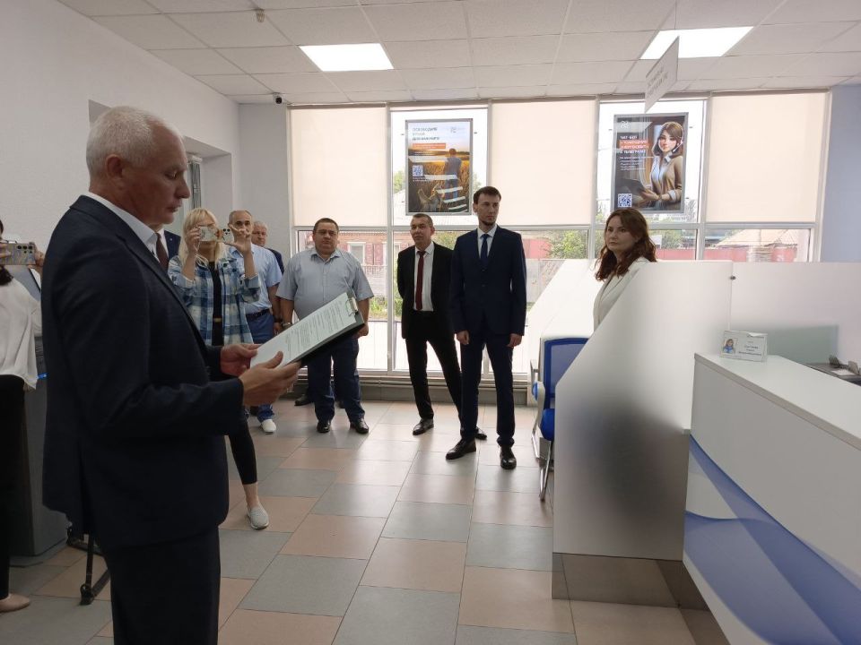 В Ровеньках «ЭнергосбытЛуганск» открыл современный центр обслуживания клиентов В Ровеньках «ЭнергосбытЛуганск» открыл современный центр обслуживания клиентов