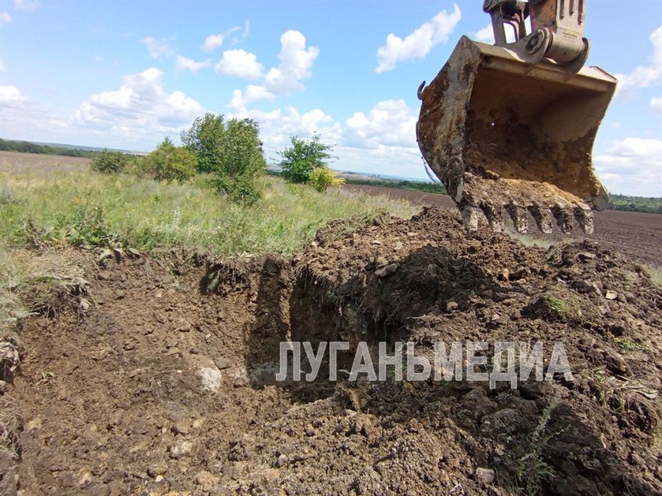 В Славяносербском муниципальном округе произошла остановка магистрального водовода, снабжающего водой около 200 000 человек В Славяносербском муниципальном округе произошла остановка магистрального водовода, снабжающего водой около 200 000 человек