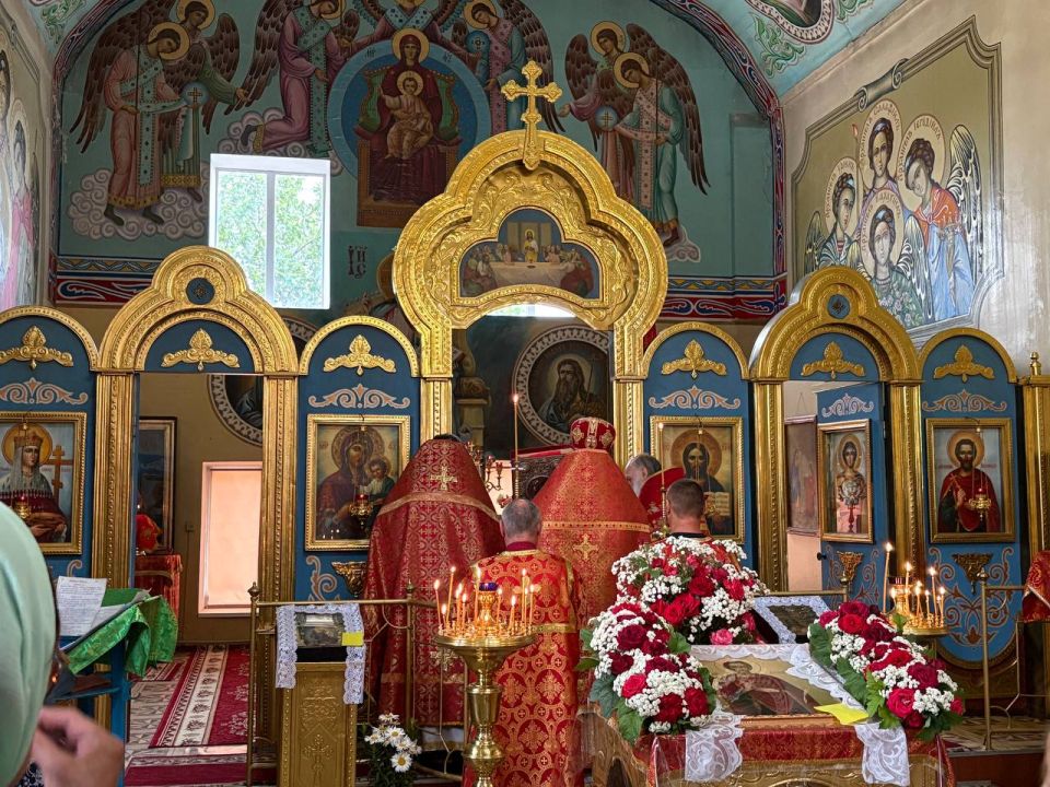 Сергей Соловьев: В престольный праздник Свято-Леонидовского предела Храма в честь Рождества Пресвятой Богородицы посетил торжественное богослужение, которое совершил Благочинный Краснолучского церковного округа протоиерей... Сергей Соловьев: В престольный праздник Свято-Леонидовского предела Храма в честь Рождества Пресвятой Богородицы посетил торжественное богослужение, которое совершил Благочинный Краснолучского церковного округа протоиерей...