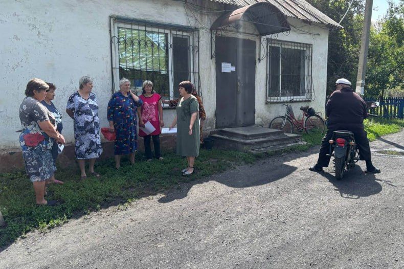 Сотрудниками ООЖ пгт Комсомольский проведен сход с жителями пос Прохладный Сотрудниками ООЖ пгт Комсомольский проведен сход с жителями пос Прохладный
