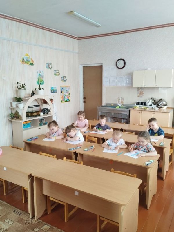 Рисование в младшей группе "Пчелки" Рисование в младшей группе "Пчелки"