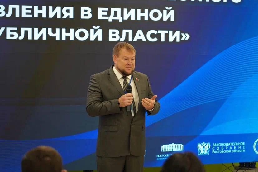 Председатель Совета городского округа город Алчевск Роман Лысенко принял участие в стратегической сессии, посвященной теме «Перспектив развития местного самоуправления в единой системе публичной власти» Председатель Совета городского округа город Алчевск Роман Лысенко принял участие в стратегической сессии, посвященной теме «Перспектив развития местного самоуправления в единой системе публичной власти»