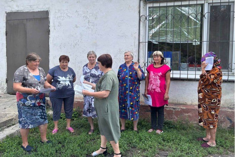 Сотрудниками ООЖ пгт Комсомольский проведен сход с жителями пос Прохладный Сотрудниками ООЖ пгт Комсомольский проведен сход с жителями пос Прохладный