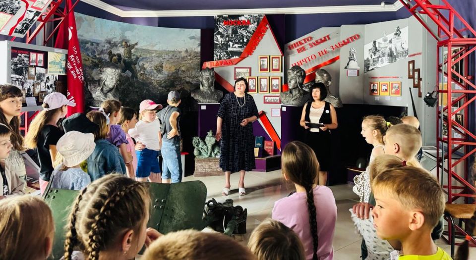 В Антрацитовском историческом музее сотрудники почтовой связи провели мероприятие «История военной полевой почты» В Антрацитовском историческом музее сотрудники почтовой связи провели мероприятие «История военной полевой почты»