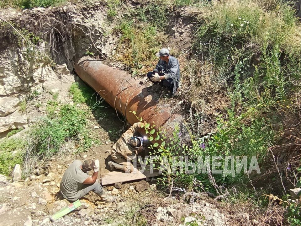 В Славяносербском муниципальном округе произошла остановка магистрального водовода, снабжающего водой около 200 000 человек В Славяносербском муниципальном округе произошла остановка магистрального водовода, снабжающего водой около 200 000 человек