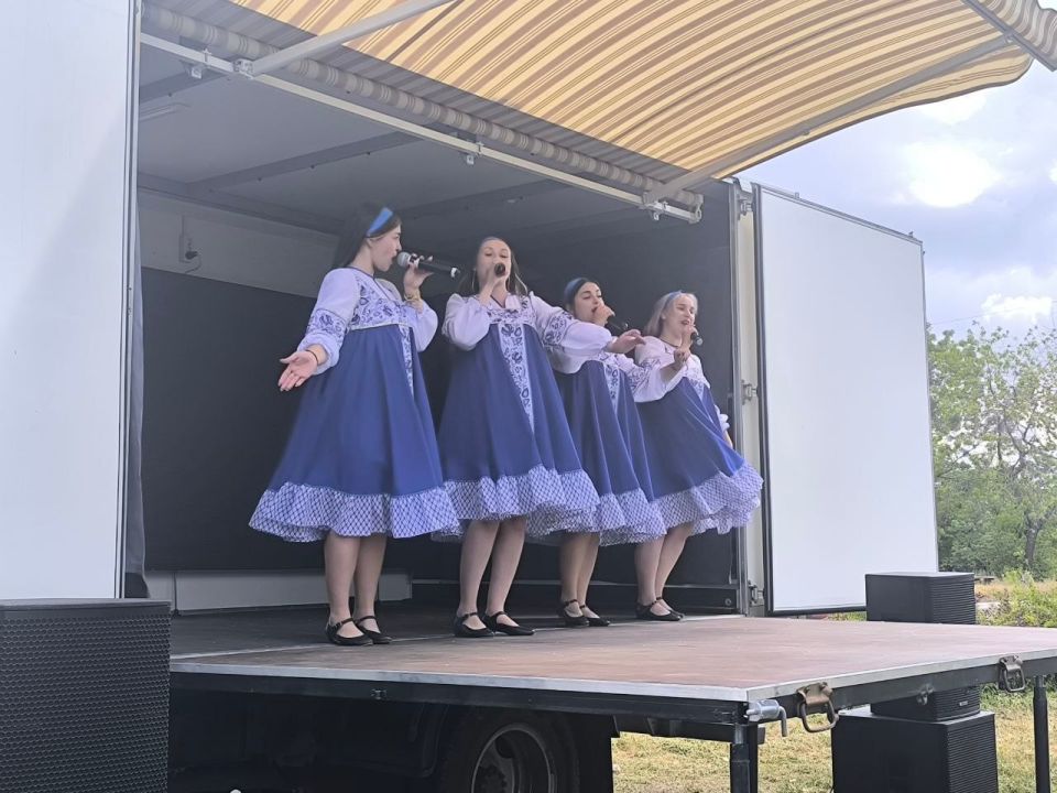 В поселке Урало-Кавказ состоялся концерт с участием передвижного автоклуба В поселке Урало-Кавказ состоялся концерт с участием передвижного автоклуба