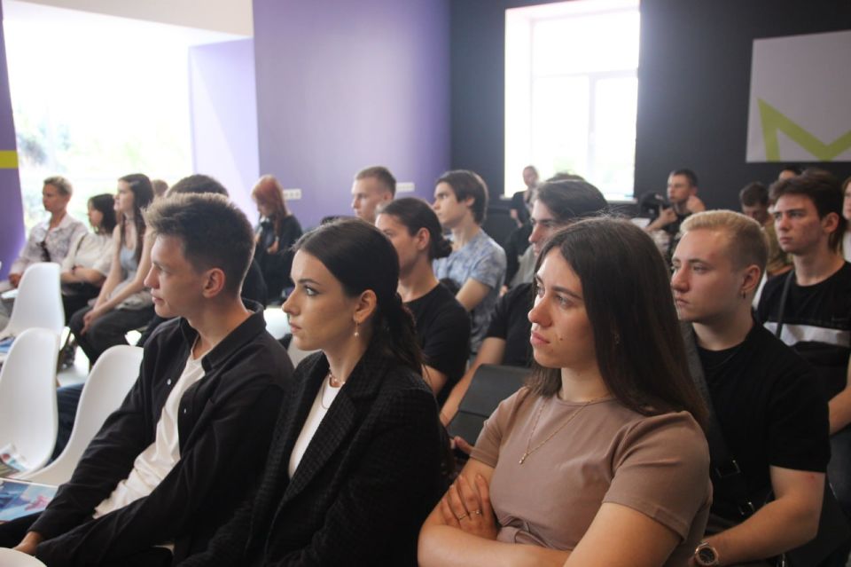 «Крепкая семья»: В Луганске прошел форум «Марафон ценностных встреч» «Крепкая семья»: В Луганске прошел форум «Марафон ценностных встреч»