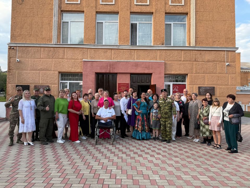 В Стаханове прошёл вечер русского романса для Защитников Отечества В Стаханове прошёл вечер русского романса для Защитников Отечества