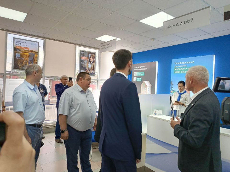 В Ровеньках «ЭнергосбытЛуганск» открыл современный центр обслуживания клиентов В Ровеньках «ЭнергосбытЛуганск» открыл современный центр обслуживания клиентов