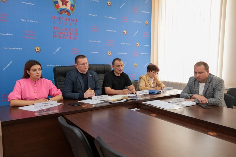 В Комитете по инфраструктуре обсудили восстановление и строительство жилищных объектов и социальной инфраструктуры В Комитете по инфраструктуре обсудили восстановление и строительство жилищных объектов и социальной инфраструктуры