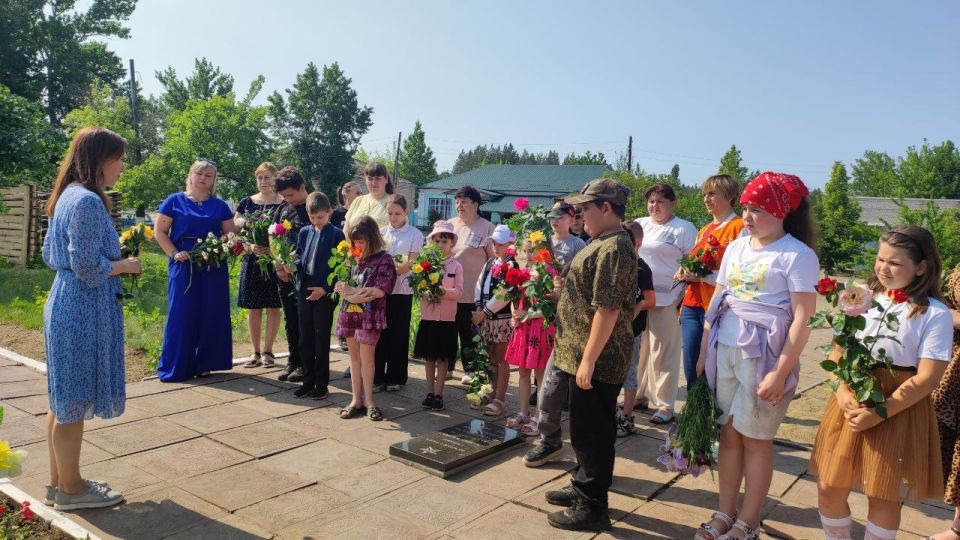 Возложение цветов в преддверии Дня памяти и скорби Возложение цветов в преддверии Дня памяти и скорби