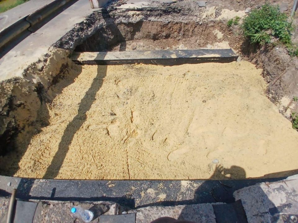 На мосту через Деркул готовятся к заливке переходных плит