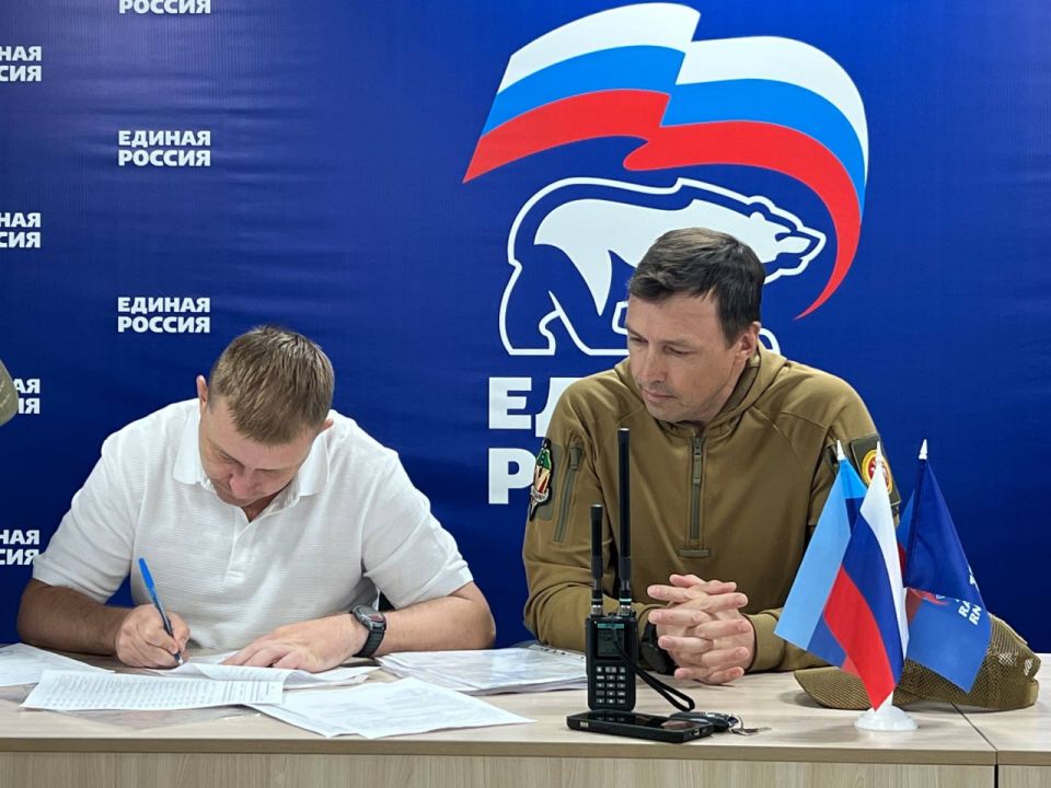 Евгений Шаталин: Сегодня в Рубежном встретили очередную гуманитарную колонну из Татарстана — уже 31-ю по счёту Евгений Шаталин: Сегодня в Рубежном встретили очередную гуманитарную колонну из Татарстана — уже 31-ю по счёту