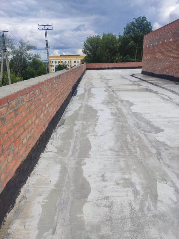 В новом здании патоморфологии Беловодской ЦРБ выровняли поверхность кровли В новом здании патоморфологии Беловодской ЦРБ выровняли поверхность кровли