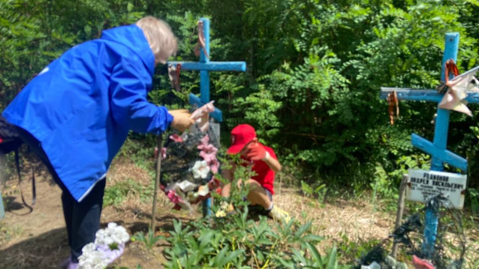 Память в чистоте: Меловские единороссы и «Движение первых» почтили память героев Великой Отечественной войны Память в чистоте: Меловские единороссы и «Движение первых» почтили память героев Великой Отечественной войны