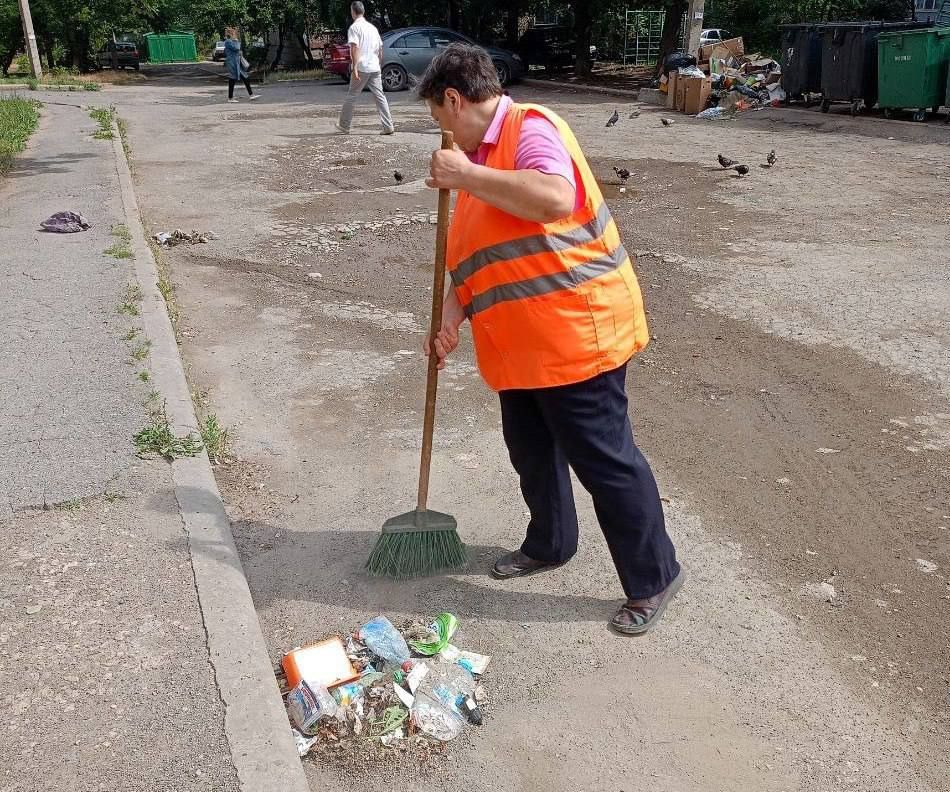 Коммунальные службы проводят работы на территории города Коммунальные службы проводят работы на территории города