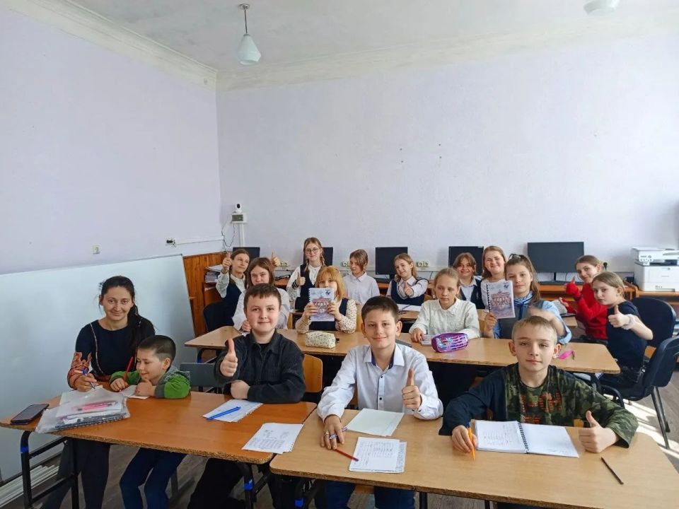 В Ясеновской гимназии заговорили на разных языках! В Ясеновской гимназии заговорили на разных языках!