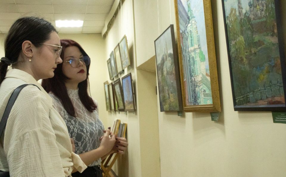 В Луганске состоялось открытие передвижной художественной выставки «Россия – Родина моя» В Луганске состоялось открытие передвижной художественной выставки «Россия – Родина моя»