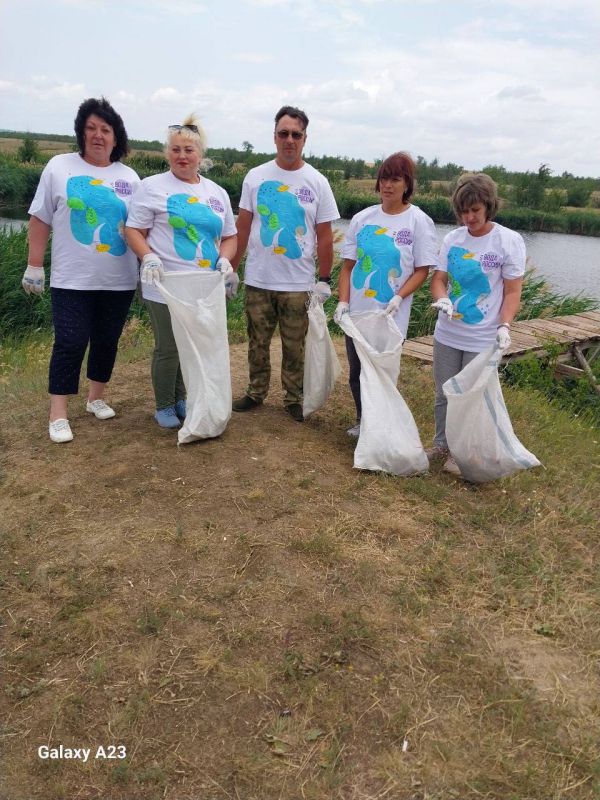 В рамках проведения акции «Вода России» Великочерниговский отдел жизнеобеспечения провел мероприятия по уборке территории берега става в с.Червоный Жовтень