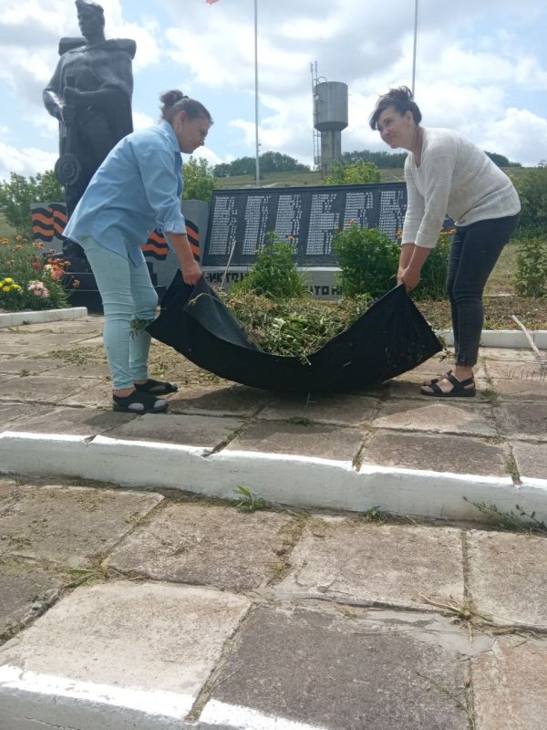 Сотрудники Лысогоровского СК навели порядок у памятника Неизвестному солдату! Сотрудники Лысогоровского СК навели порядок у памятника Неизвестному солдату!