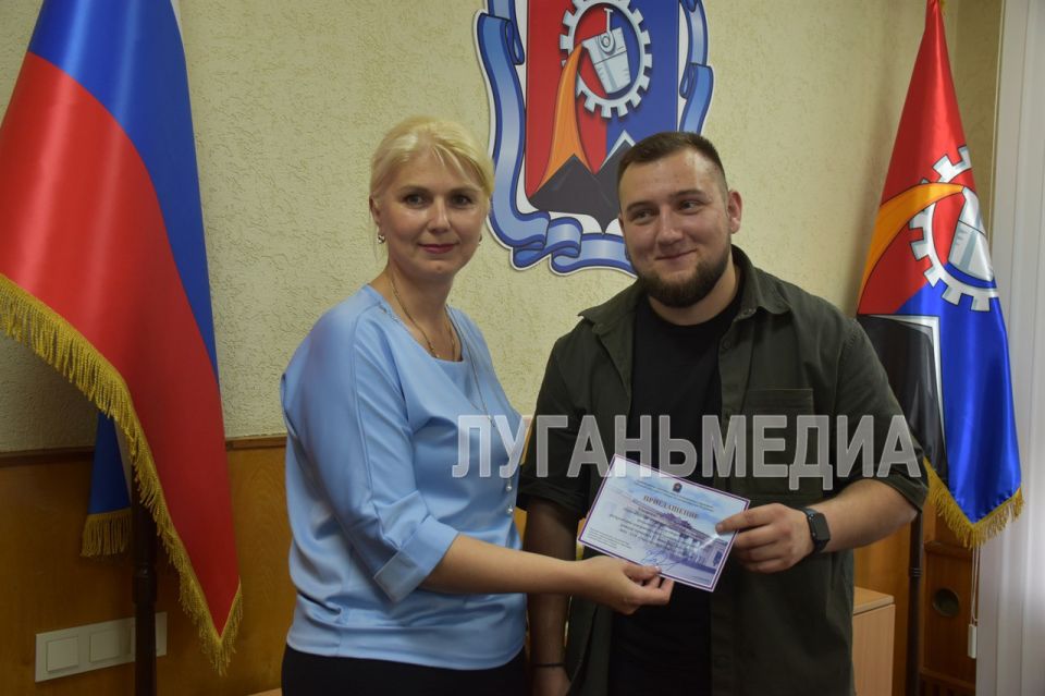 В Стаханове состоялась рабочая встреча молодежи с министром молодежной политики ЛНР В Стаханове состоялась рабочая встреча молодежи с министром молодежной политики ЛНР