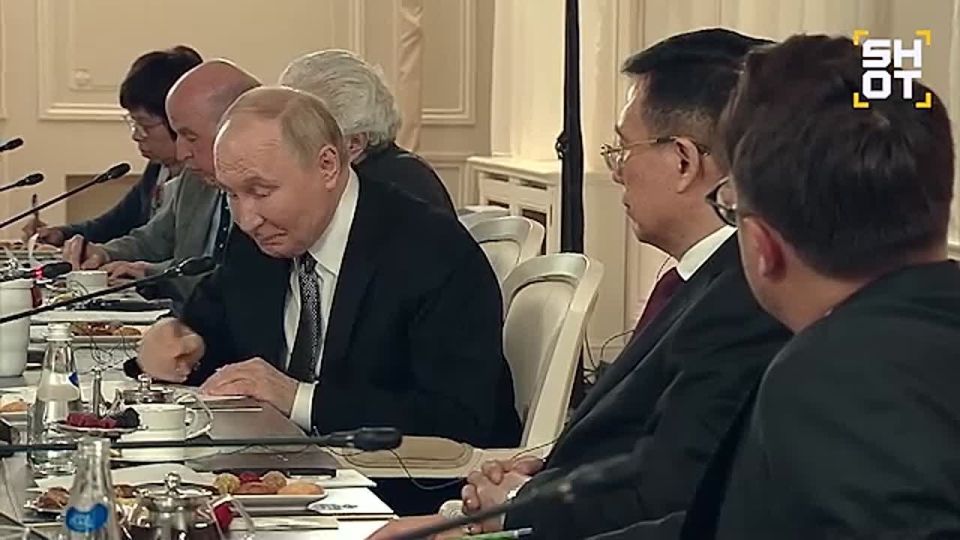 Путин заявил, что готов встретиться с Зеленским, однако стоит вопрос в его юридической легитимности и том, кто будет подписывать документы