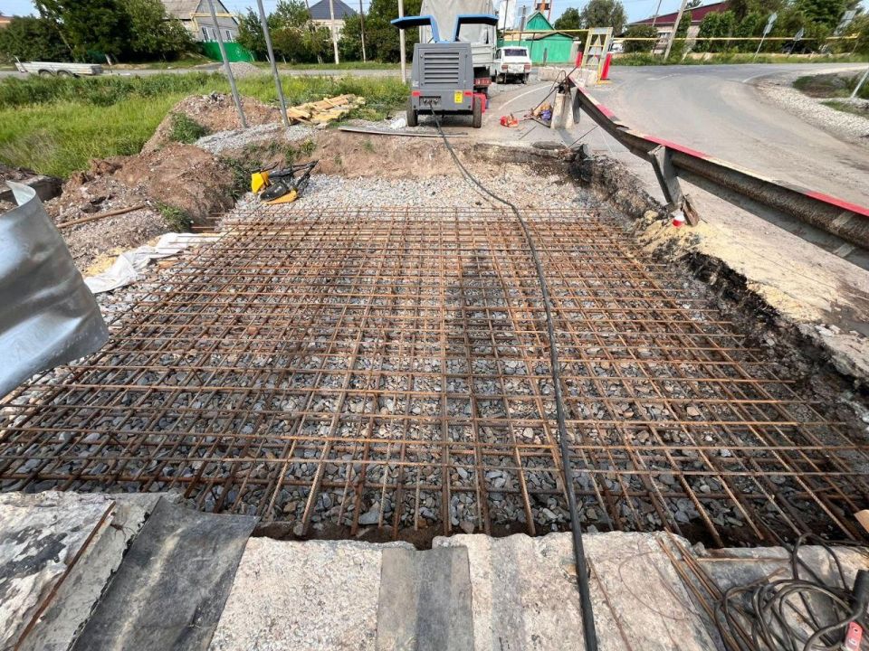 На мосту через Деркул готовятся к заливке переходных плит На мосту через Деркул готовятся к заливке переходных плит