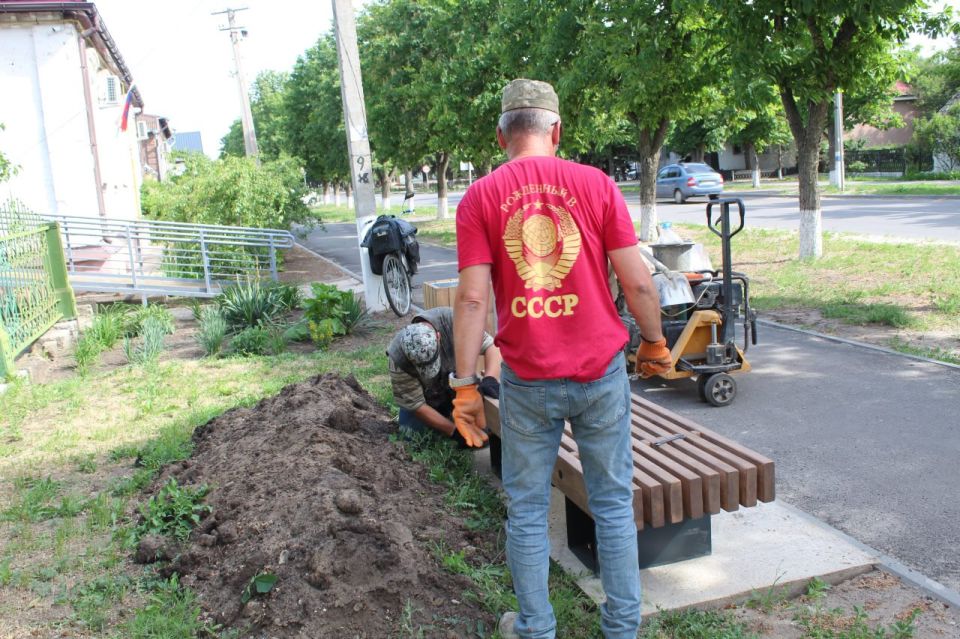 В Новопскове – новые скамейки на главной улице! В Новопскове – новые скамейки на главной улице!