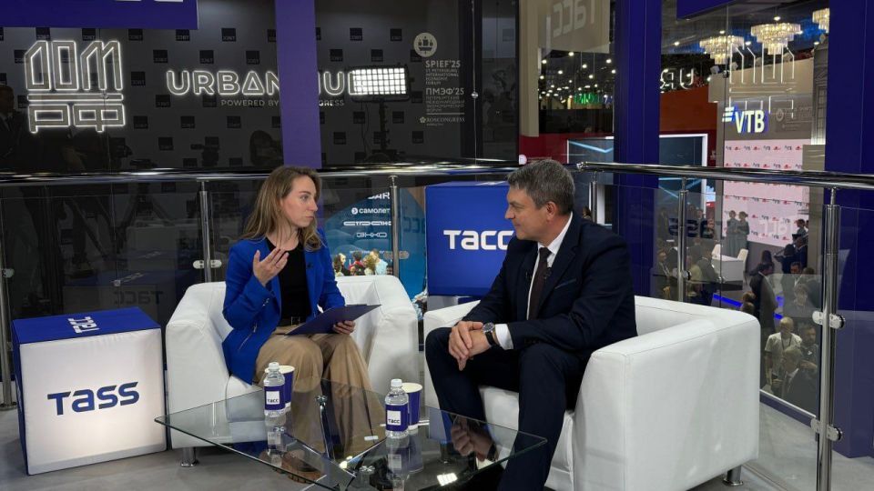 Леонид Пасечник: Работая на #ПМЭФ2025, еще раз убедился – интерес к Луганской Народной Республике очень большой Леонид Пасечник: Работая на #ПМЭФ2025, еще раз убедился – интерес к Луганской Народной Республике очень большой