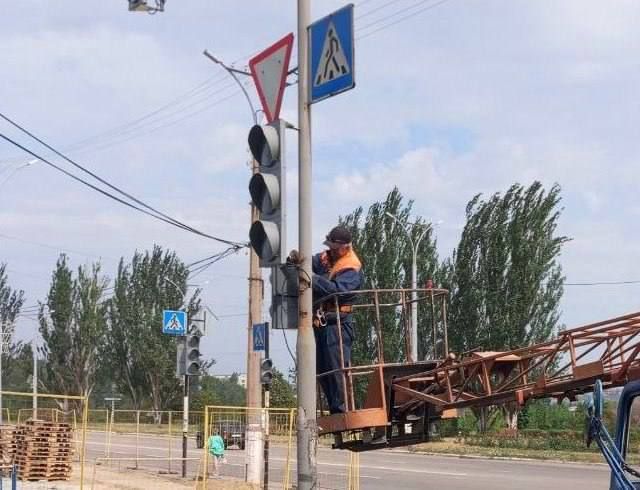 Коммунальные службы проводят работы на территории города Коммунальные службы проводят работы на территории города