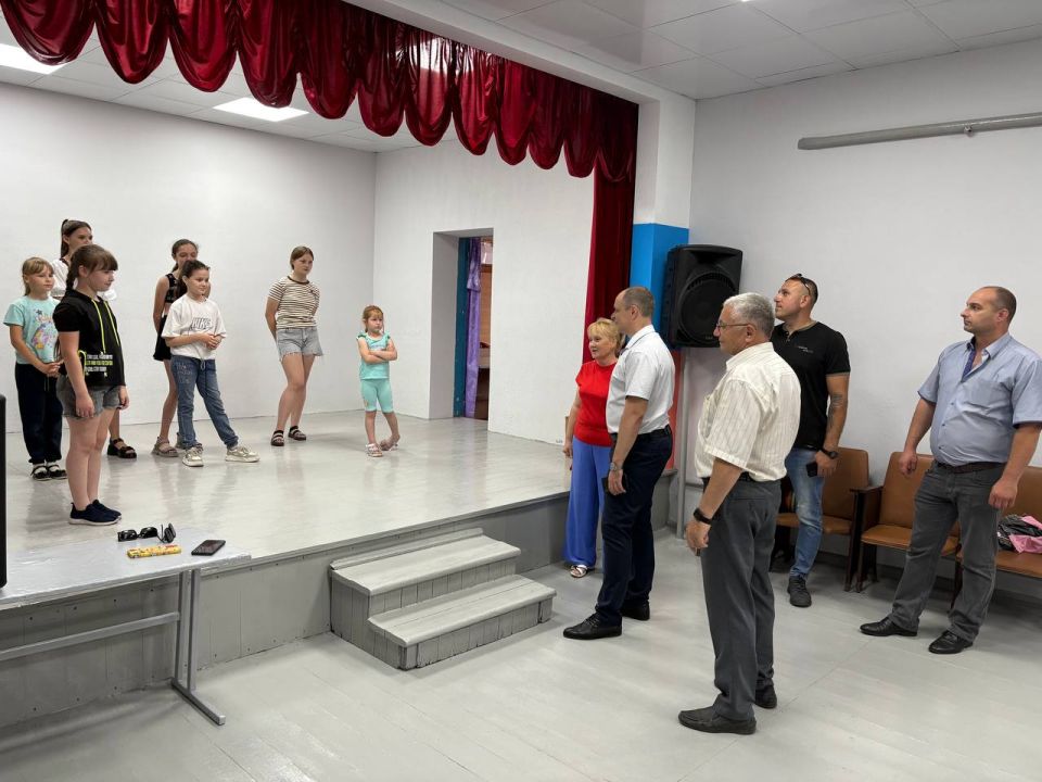 В пгт Хрустальное завершен ремонт клуба в рамках народной программы Единой России В пгт Хрустальное завершен ремонт клуба в рамках народной программы Единой России