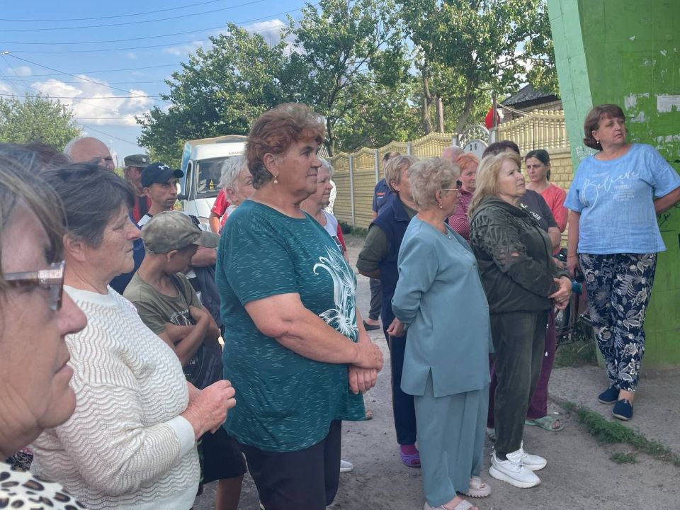 Депутаты – единороссы, проводят встречи со своими избирателями Депутаты – единороссы, проводят встречи со своими избирателями
