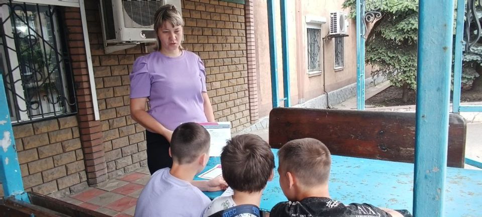 Отделом культуры, спорта и молодёжной политики совместно с представителями ОМВД России «Ровеньковский» и «Семейный центр» проведён межведомственный рейд по местам отдыха несовершеннолетних граждан нашего города Отделом культуры, спорта и молодёжной политики совместно с представителями ОМВД России «Ровеньковский» и «Семейный центр» проведён межведомственный рейд по местам отдыха несовершеннолетних граждан нашего города