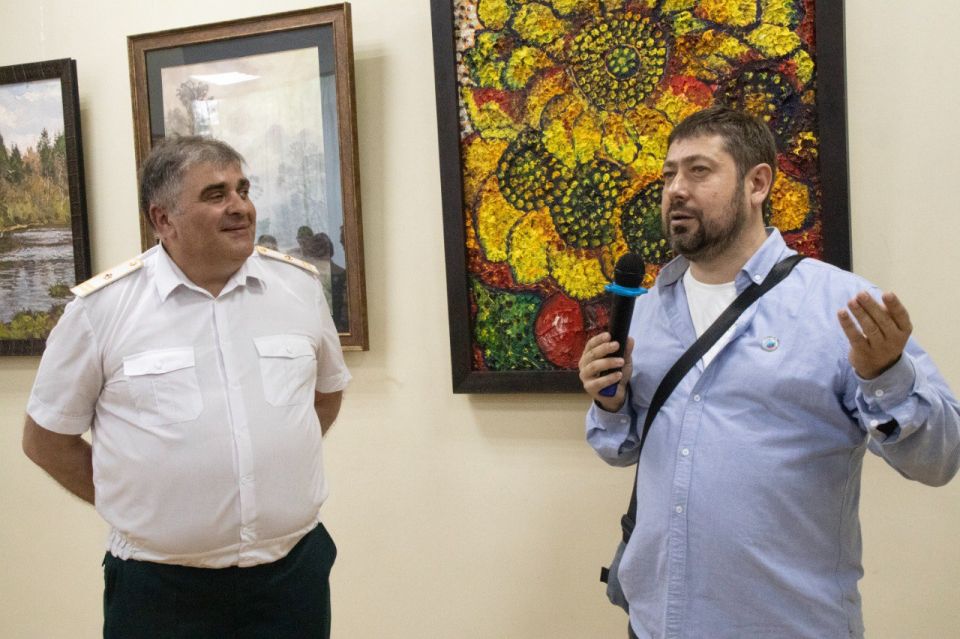 В Луганске состоялось открытие передвижной художественной выставки «Россия – Родина моя» В Луганске состоялось открытие передвижной художественной выставки «Россия – Родина моя»