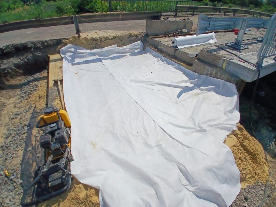 На мосту через Деркул готовятся к заливке переходных плит На мосту через Деркул готовятся к заливке переходных плит