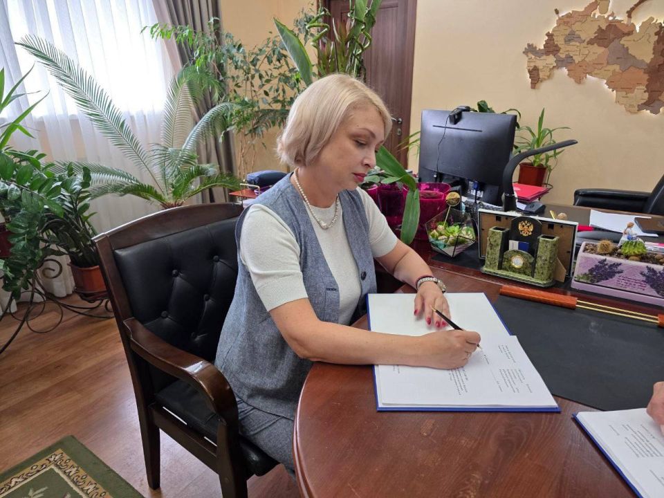 Наталия Пащенко: Между Министерством здравоохранения ЛНР и Луганской республиканской организация Профсоюза работников здравоохранения РФ заключено отраслевое соглашение Наталия Пащенко: Между Министерством здравоохранения ЛНР и Луганской республиканской организация Профсоюза работников здравоохранения РФ заключено отраслевое соглашение