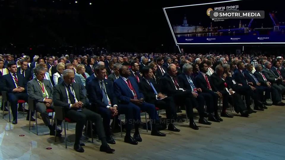 И молодежь, и люди в зрелом возрасте должны иметь возможность реализовывать карьерные возможности в России — Путин