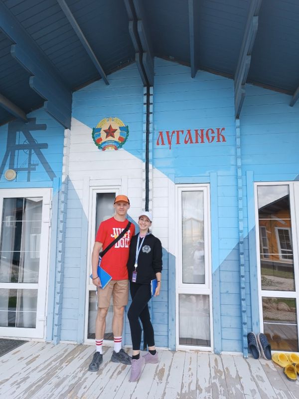 Артисты ансамбля «Рондо» Луганской академической филармонии стали участниками арт-кластера «Таврида» в Крыму Артисты ансамбля «Рондо» Луганской академической филармонии стали участниками арт-кластера «Таврида» в Крыму