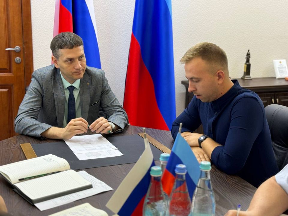 Топ-30 участников проекта «Герои Луганщины» встретились с руководством Администрации Главы ЛНР Топ-30 участников проекта «Герои Луганщины» встретились с руководством Администрации Главы ЛНР