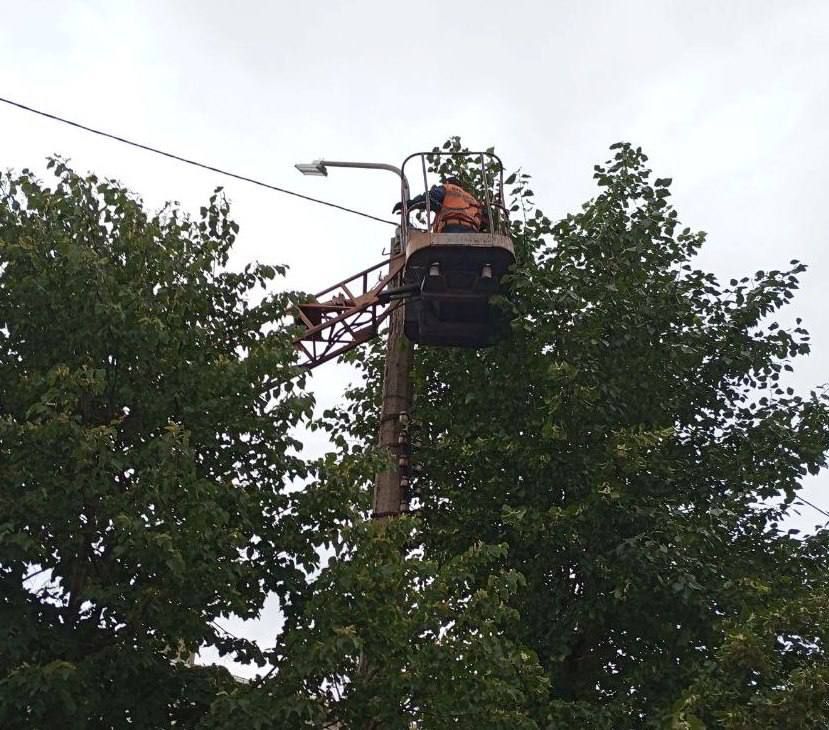 Коммунальные службы проводят работы на территории города Коммунальные службы проводят работы на территории города
