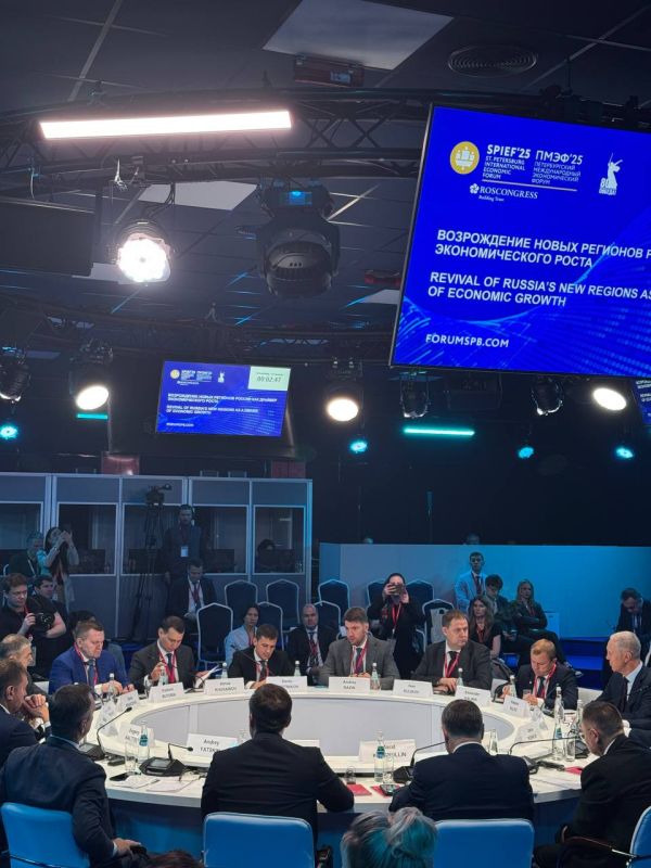 «Пока не поздно - приходите быстрее с инвестициями в воссоединенные регионы, завтра уже может быть поздно. Завтра кто надумает - возможности не будет, все разберут. Поэтому у первых будет право дополнительного плюса... «Пока не поздно - приходите быстрее с инвестициями в воссоединенные регионы, завтра уже может быть поздно. Завтра кто надумает - возможности не будет, все разберут. Поэтому у первых будет право дополнительного плюса...