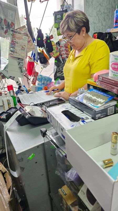 В пгт Дзержинский сотрудники отдела жизнеобеспечения продолжают работу с индивидуальными предпринимателями, касающуюся Правил благоустройства территории городского округа город Ровеньки В пгт Дзержинский сотрудники отдела жизнеобеспечения продолжают работу с индивидуальными предпринимателями, касающуюся Правил благоустройства территории городского округа город Ровеньки