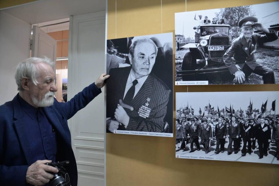 Фотовыставку «Забвению не подлежит», подготовленную с участием школьников из Стаханова, посетило уже около 1800 человек Фотовыставку «Забвению не подлежит», подготовленную с участием школьников из Стаханова, посетило уже около 1800 человек
