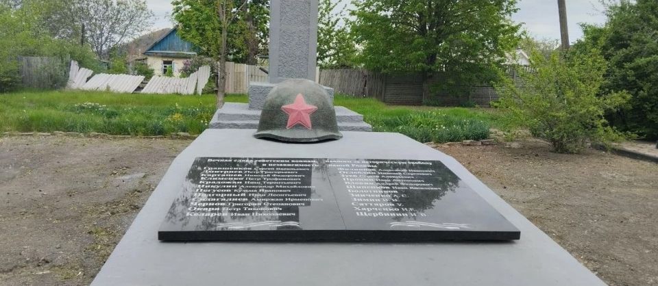 «Память поколений». Братская могила советских воинов в поселке «Память поколений». Братская могила советских воинов в поселке