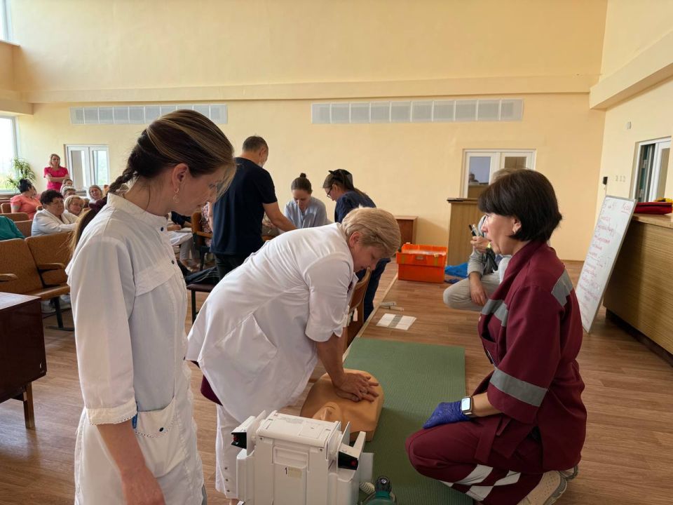 Луганские специалисты провели мастер-класс по СЛР в Алчевском ЦМИР Луганские специалисты провели мастер-класс по СЛР в Алчевском ЦМИР