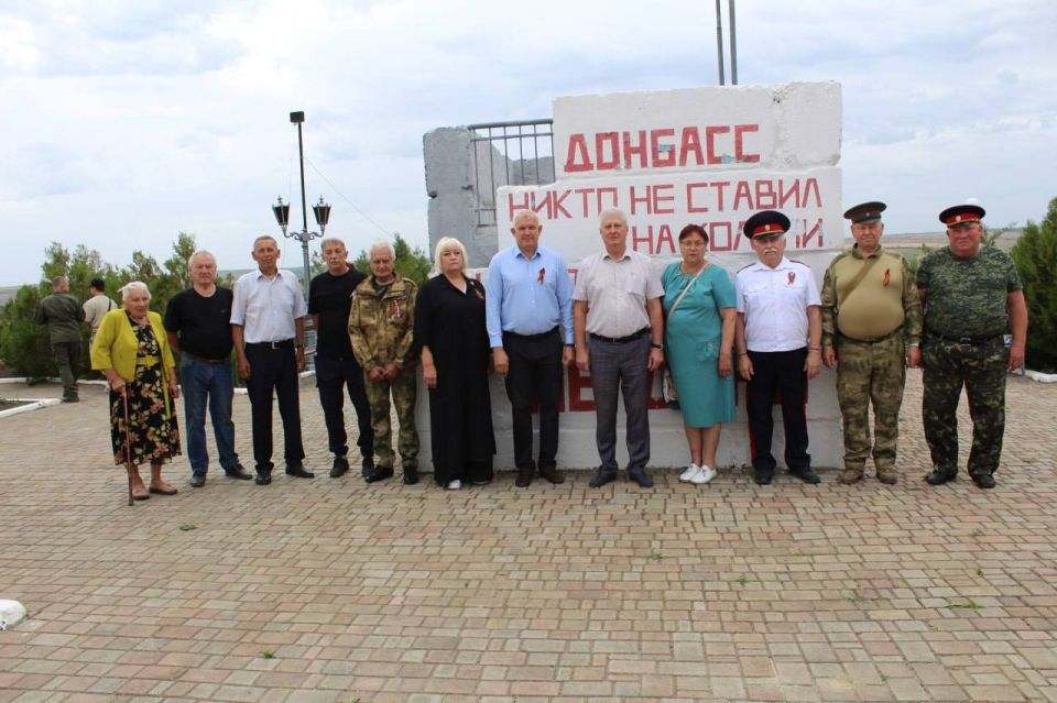 Секретарь местного отделения ВПП «ЕДИНАЯ РОССИЯ», Председатель Совета Краснодонского муниципального округа Владимир Шавлай принял участие в памятном мероприятии Секретарь местного отделения ВПП «ЕДИНАЯ РОССИЯ», Председатель Совета Краснодонского муниципального округа Владимир Шавлай принял участие в памятном мероприятии